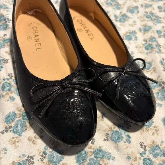 Chanel Black Patent Cap-Toe Ballet Flats – Resale Find - Picture 2 of 4